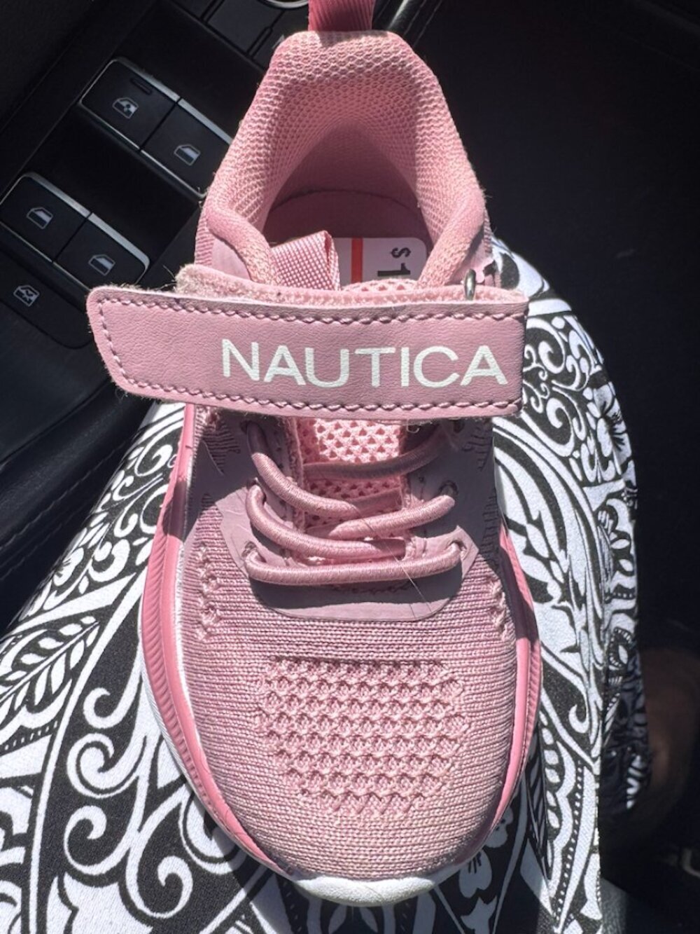 Nautica girls sneakers, pink & white, Size 6 (E39)